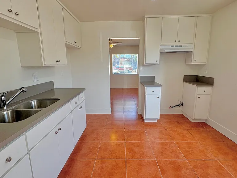 15009 Freeman Ave — Photo 2