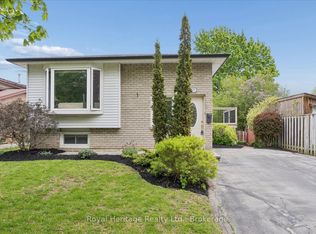 227 Limerick St, Oshawa, ON L1J 7H2