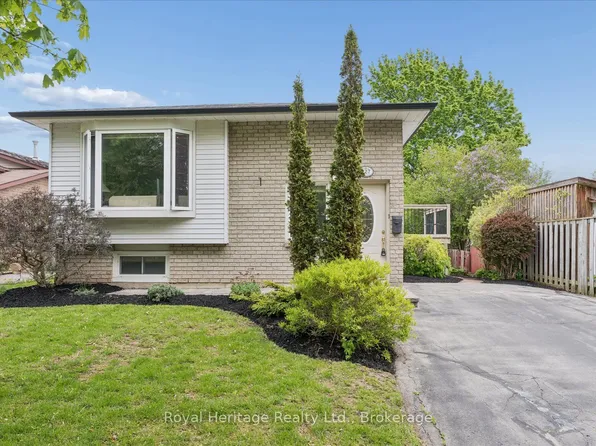 227 Limerick St, Oshawa, ON L1J 7H2
