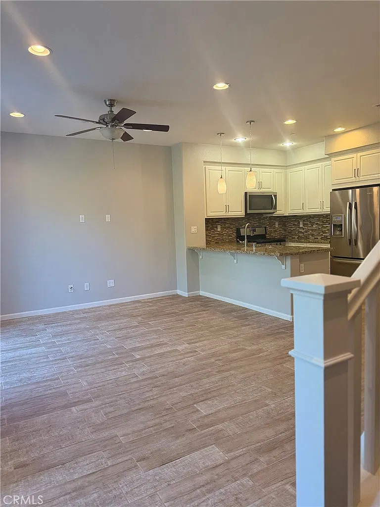 3 bed, 2.5 bath, 1319 sqft, $2,995 — Photo 2