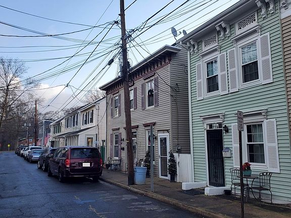 2nd image of 22 Thompson St
