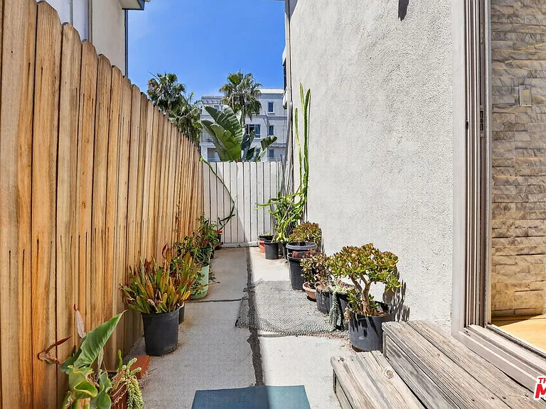 184 N Crescent Dr — Photo 19