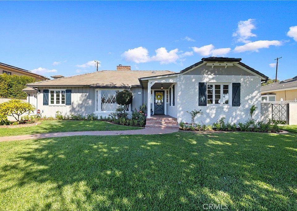 1st image of 469 Cambridge Dr
