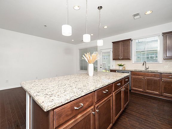 4th image of 835 New Derby Ln