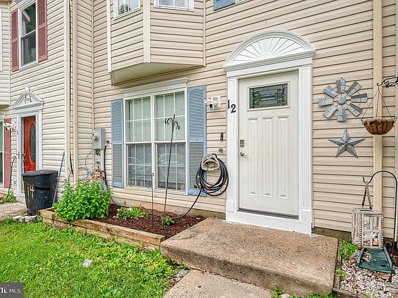 3rd image of 12 White Laurel Ct