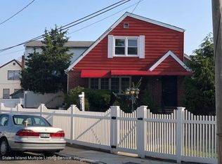 376 Briar Pl, Far Rockaway, NY 11691
