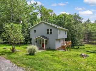 1039 Towpath Rd, Hawley, PA 18428