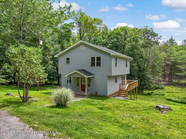 1039 Towpath Rd, Hawley, PA 18428
