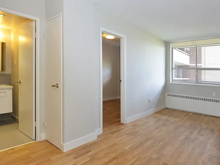 230 Oak St — Photo 44