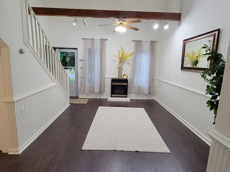115 Deer Hill Ct — Photo 16