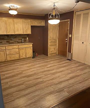 4th image of 208 S 118th East Ave