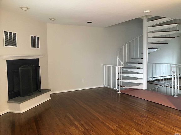 5th image of 100 Orchard Beach Blvd APT B