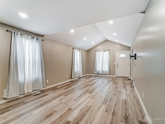 3rd image of 1402 Echo Lake Dr