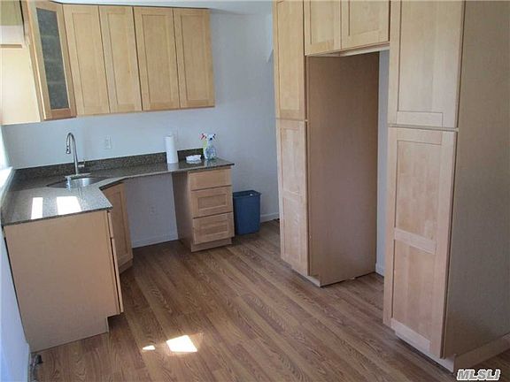 5th image of 160 Covington Ave