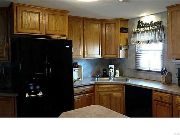 4th image of 150 Barnsdale Ave