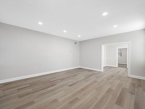 5th image of 129 Danube Ave APT 1