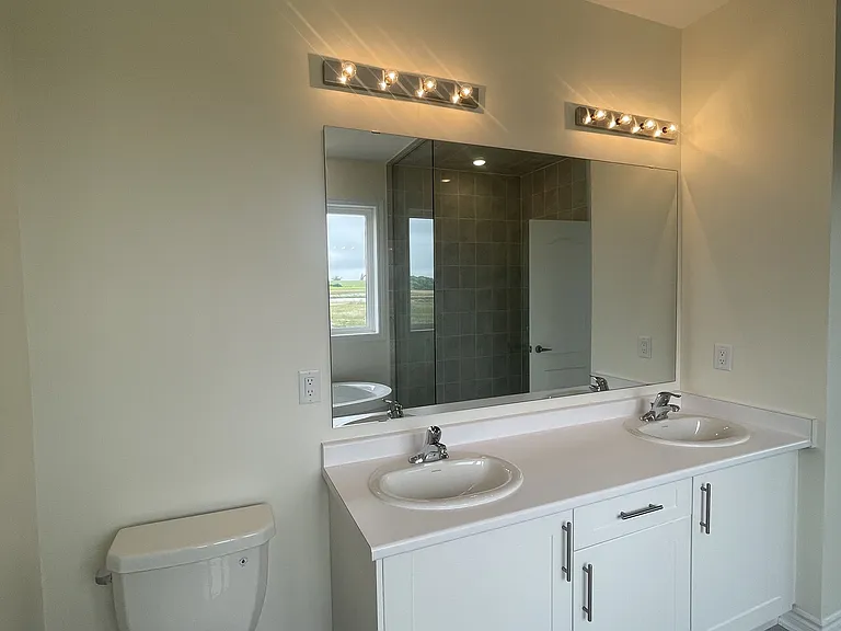 913 Rexton Dr — Photo 14