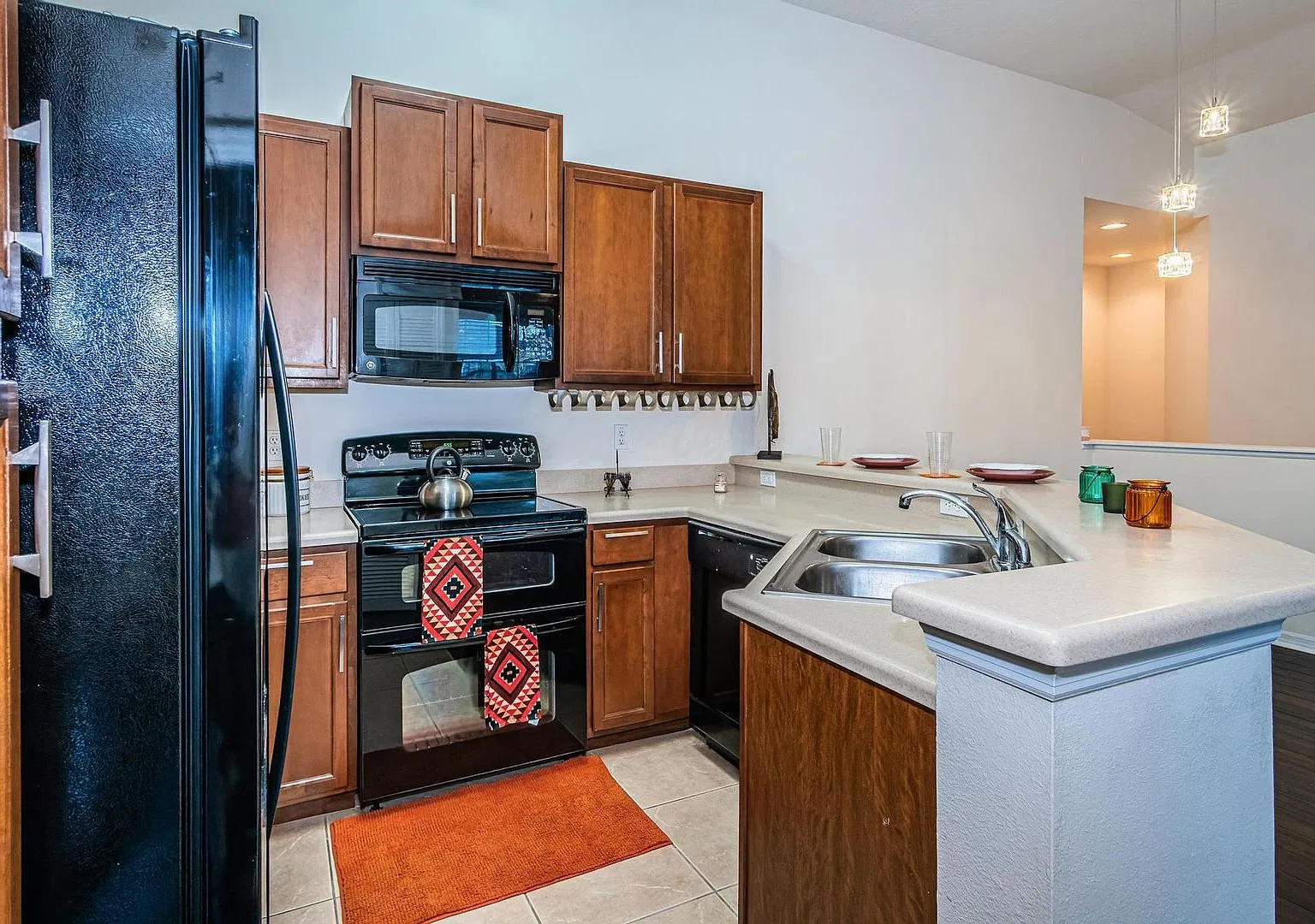 2 Bedroom and 2 bathroom 1 car Garage — Photo 3