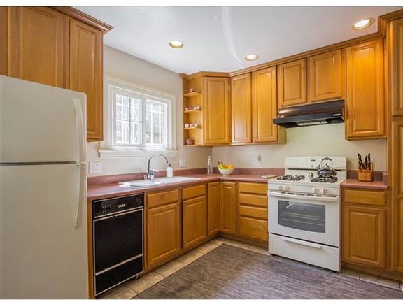 3rd image of 2074 Kerwood Ave