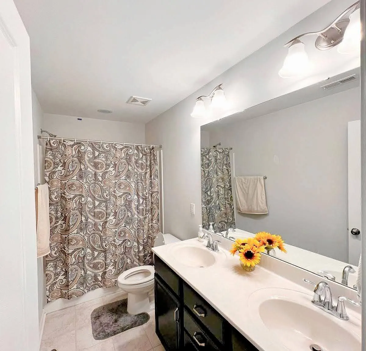 3 bed, 2.5 bath, 2184 sqft, $2,550 — Photo 2
