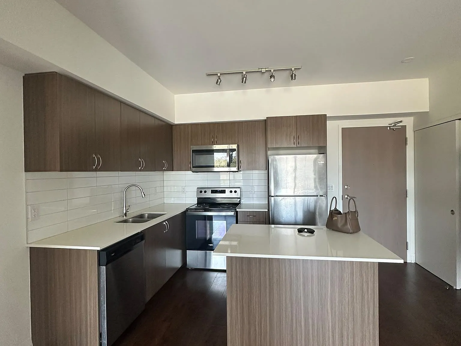 2 bed, $2,450 — Photo 1