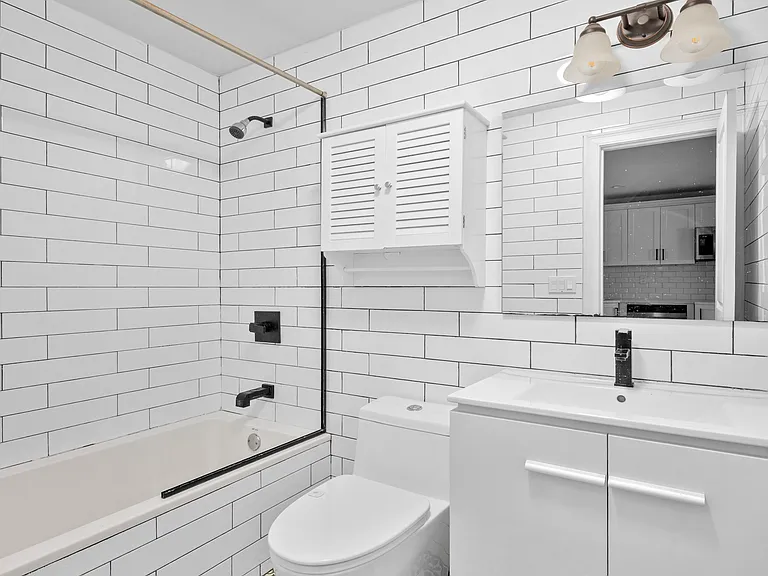 606 Van Buren St #1 — Photo 5