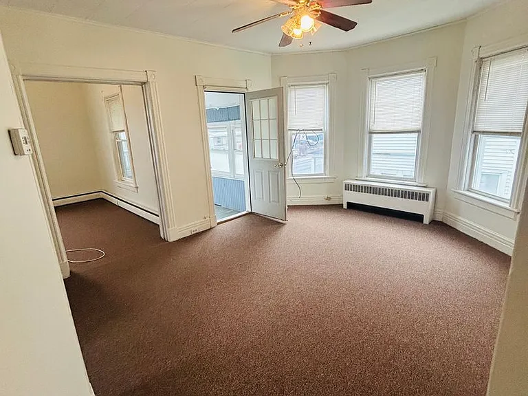 219 W Main St — Photo 8