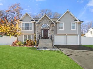 18 Margarita Dr, Stony Point, NY 10980