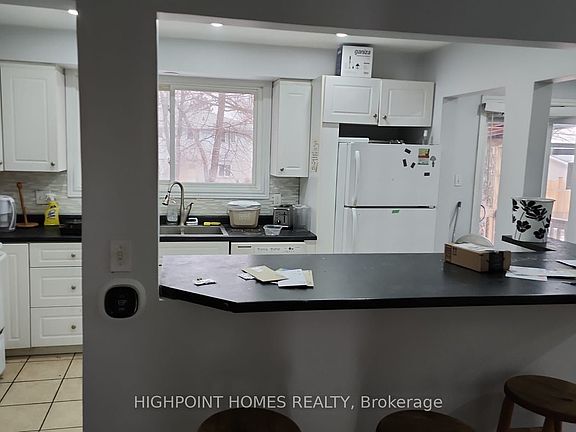3rd image of 560 Glen Forrest Blvd