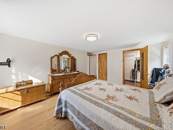 4th image of 15 Spruce Pl