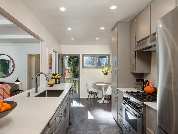 5th image of 2821 Westshire Dr