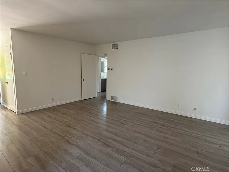 17508 Jersey Ave — Photo 4