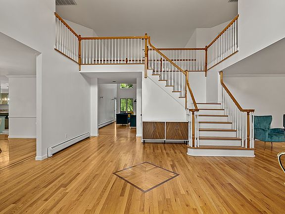 5th image of 10 Golden Rd