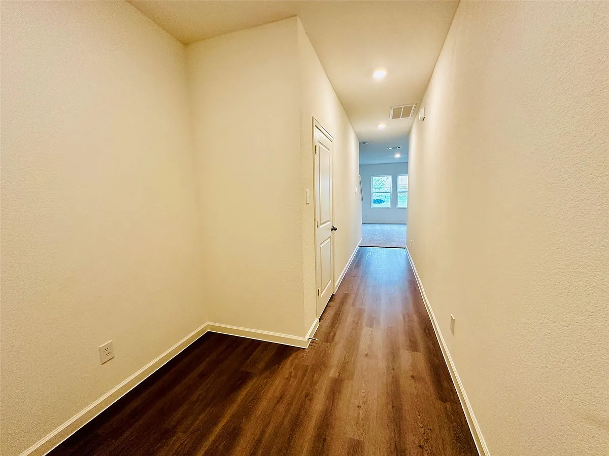Building Photo - 14850 Calderon