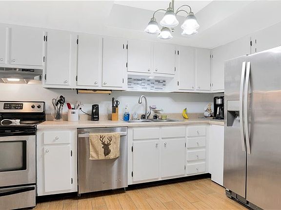 4th image of 108 Lago Vista Blvd