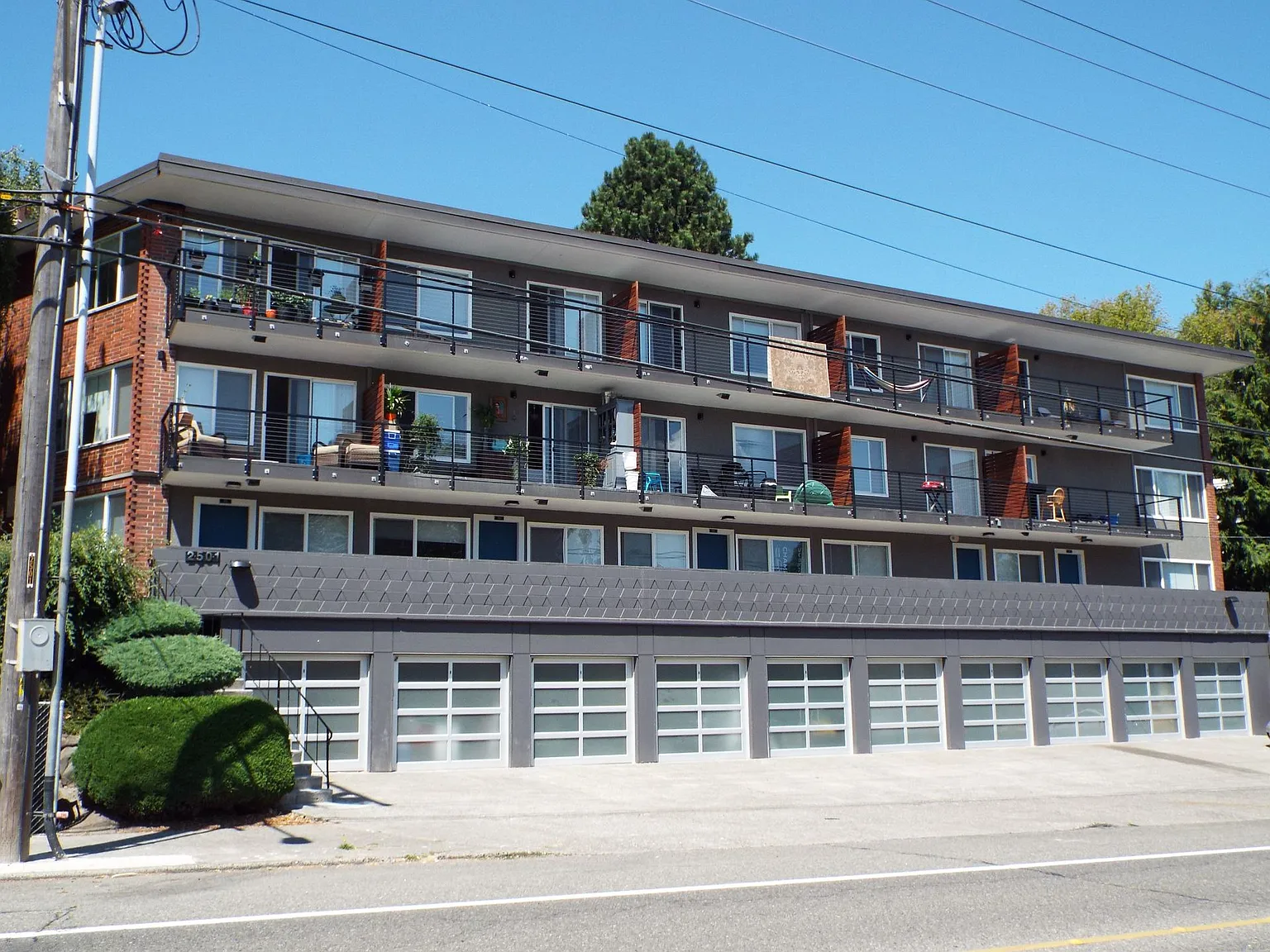 2501 Thorndyke Ave W — Photo 1
