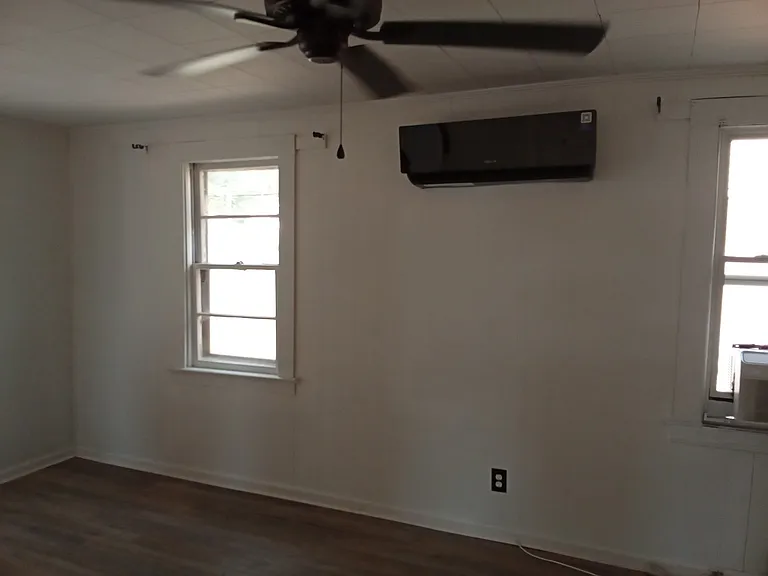 811 Olympia St — Photo 10