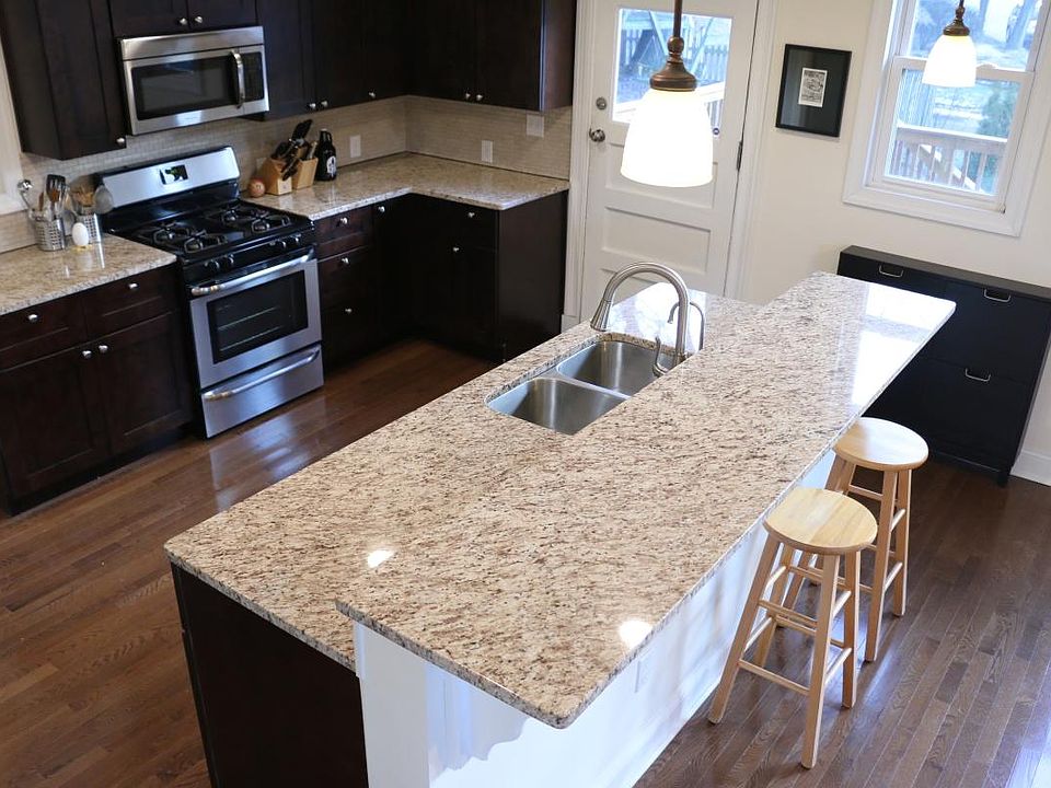 Kitchen with tons of workspace: granite countertops and soli