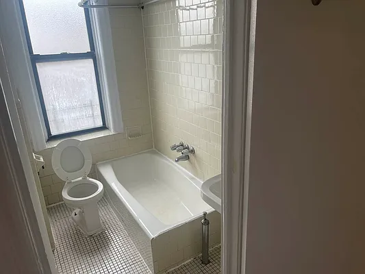 Rented by H L Dynasty Real Estate Corp | media 21