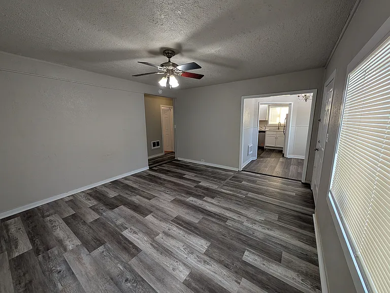1930 Lana Ave NE — Photo 2