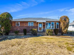 11 S 1st St, Bethpage, NY 11714