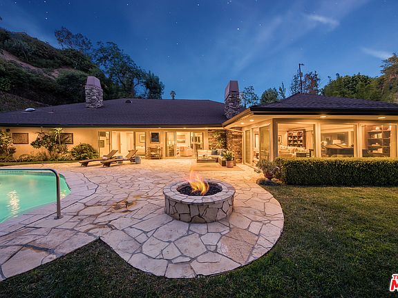 3rd image of 2259 San Ysidro Dr