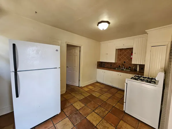 216 Sycamore St NE #A-d, Albuquerque, NM 87106