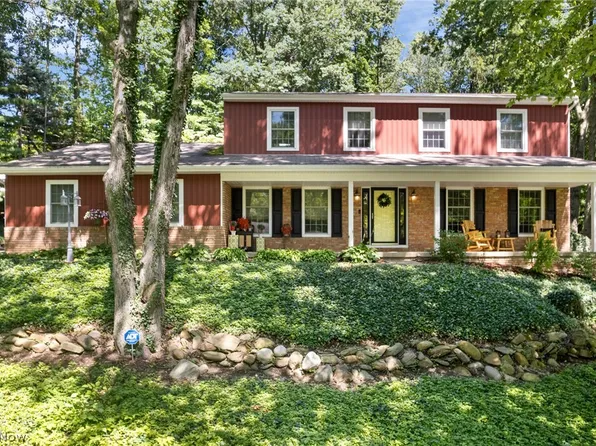 925 Sandin Dr, Akron, OH 44333