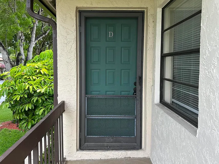 8436 Cypress Ln #7D — Photo 3