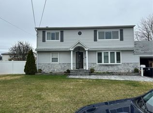 183 Seward St, West Babylon, NY