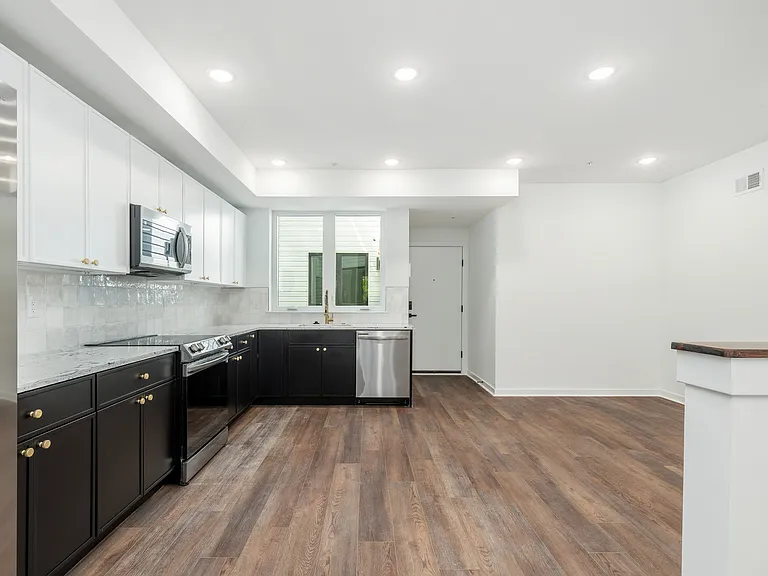608 S American St #1 — Photo 2