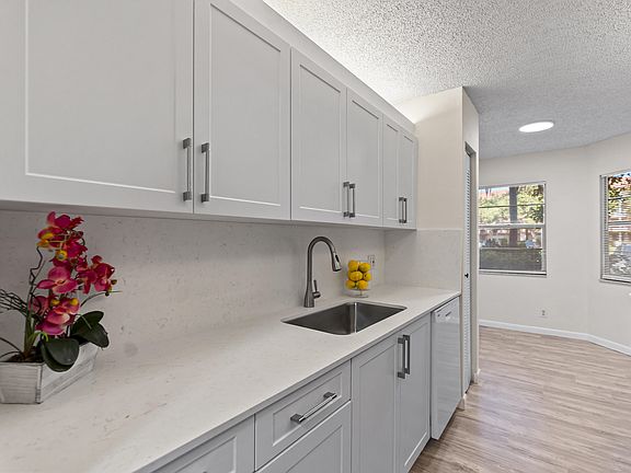 4th image of 1251 SW 125th Avenue #105t