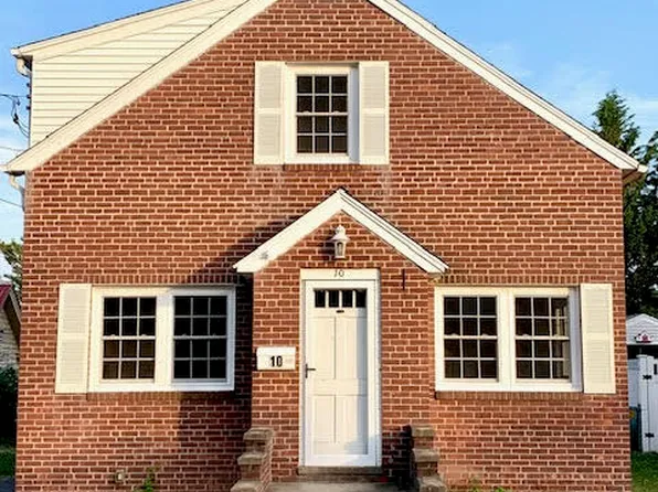 10 Treadwell St, West Haven, CT 06516