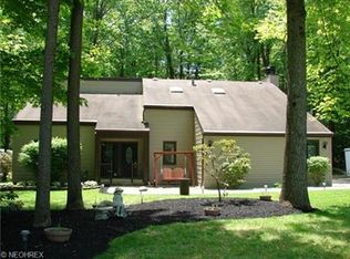 8809 Camelot Dr, Chesterland, OH 44026